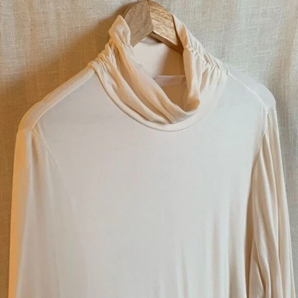 Belle Kim Gravel Womens‎ Turtleneck Top Size 1X Cream Soft Drape Minimalist